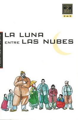 La luna entre las nubes #2