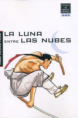 La luna entre las nubes #3